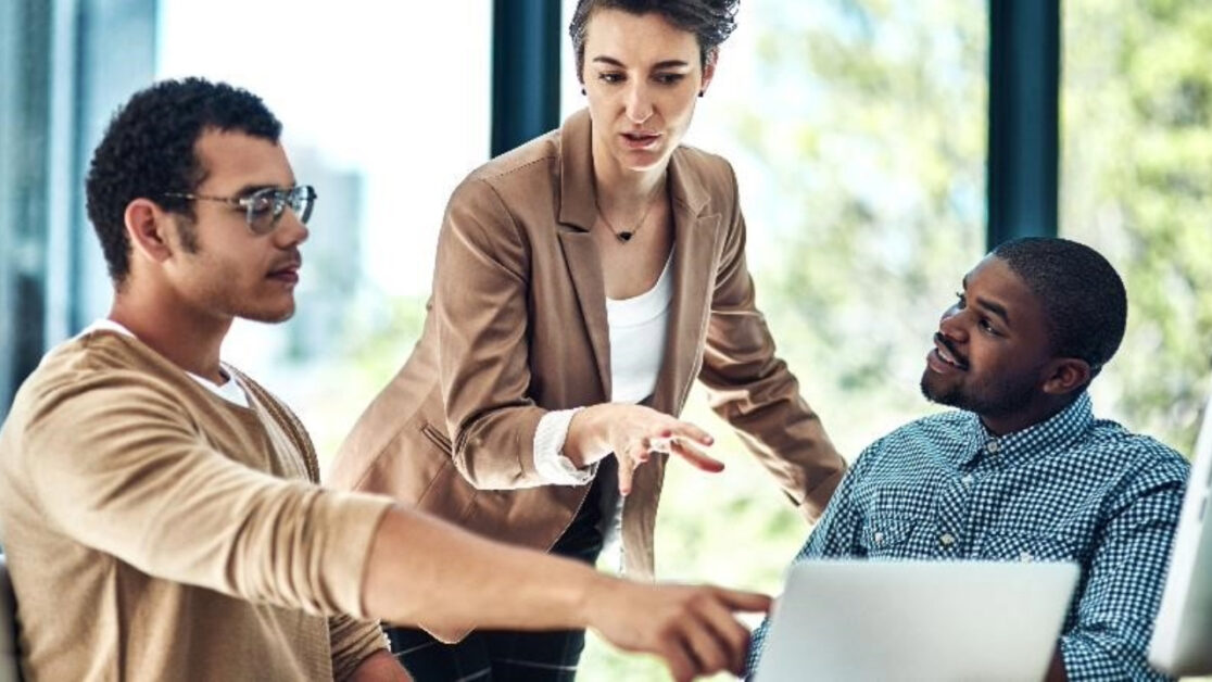 Desenvolvendo habilidades para o sucesso profissional: Identificando, desenvolvendo e valorizando suas habilidades no mercado de trabalho.